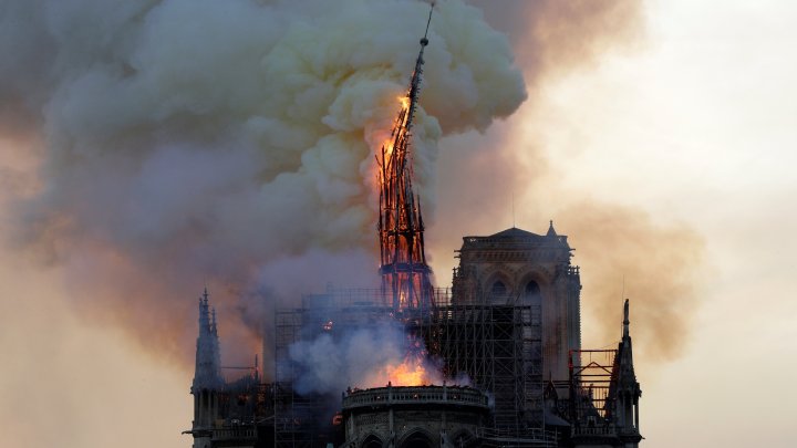 آتش سوزی در کلیسای نوتردام فرانسه