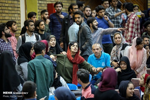 درگیری دانشجویان با عوامل عصر جدید