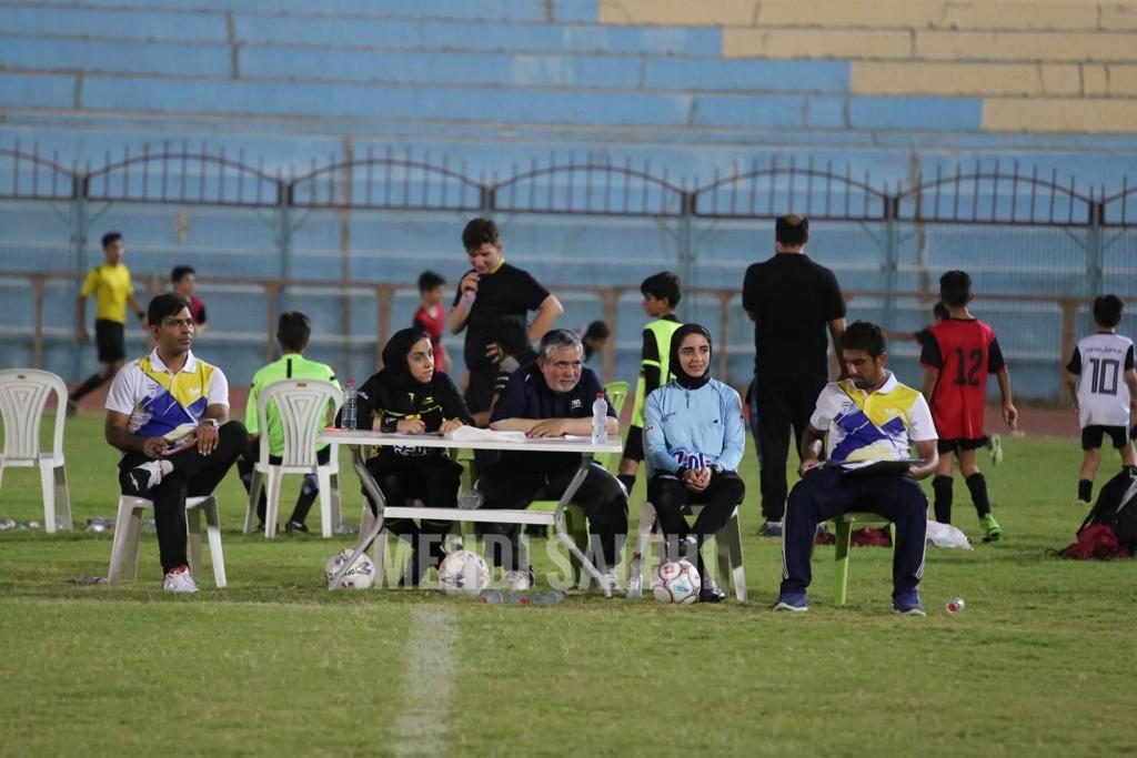 قضاوت داوران زن برای فوتبال پسران در بوشهر 2