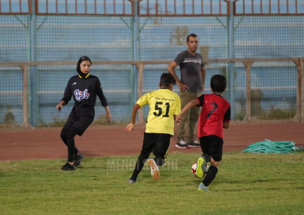 قضاوت داوران زن برای فوتبال پسران در بوشهر 3