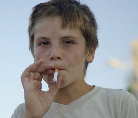 سیگار کشیدن فرزند پیشگیری از سیگاری شدن فرزندان