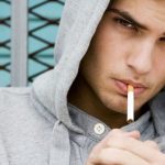 سیگار کشیدن نوجوان سیگار کشیدن کودکان پیشگیری از سیگاری شدن فرزندان