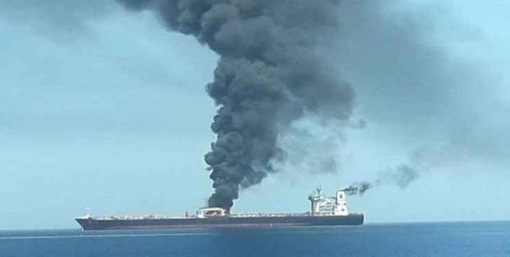 انفجار در بدنه کشتی نفتکش SABITI ایران با اصابت دو فروند موشک