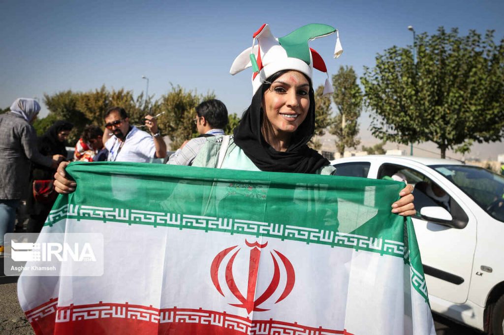 خوشحالی بانوی ایرانی از حضور در ورزشگاه