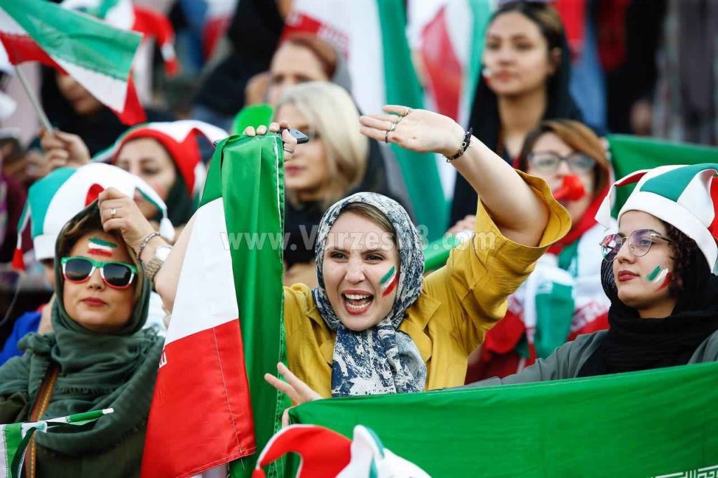 شادی بانوان ایرانی از حضور در ورزشگاه تماشای تیم ملی حضور زنان در آزادی