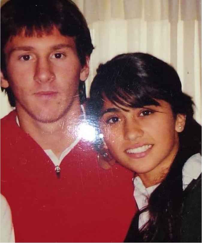 عکس قدیمی لیونل مسی در کنار همسرش آنتونلا روکوزو