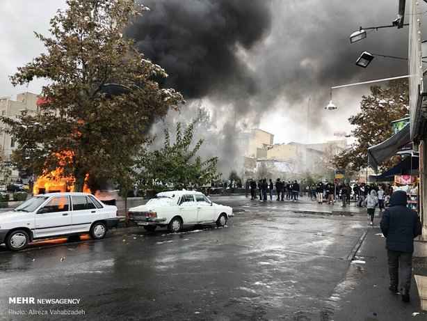 آتش زدن اموال عمومی و بستن راه مردم در فتنه 98