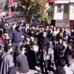 آشوبگران را از جمع خود خارج تجمع مردم همدان در اعتراض به گرانی بنزین
