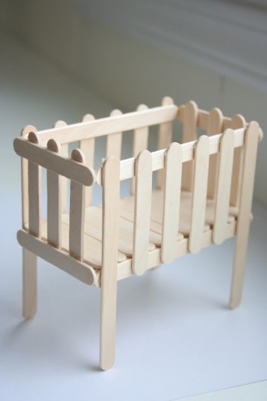 ساخت كاردستي تخت خواب نوزاد با استفاده از چوب بستني