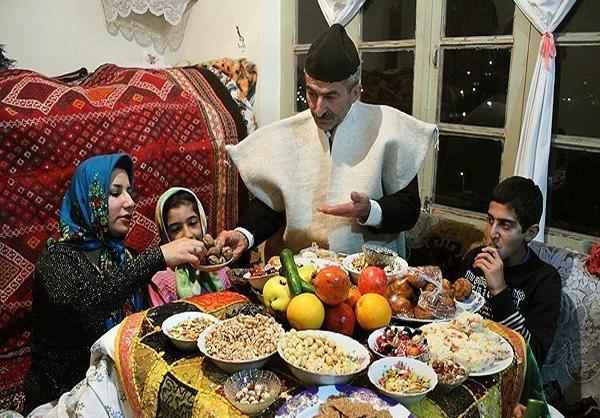 برگزاری جشن شب یلدا در کنار بزرگتر های فامیل