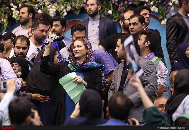 بازیگران در جشن پیروزی انتخابات. حامیان حسن روحانی و بیانیه صدای آبان 98