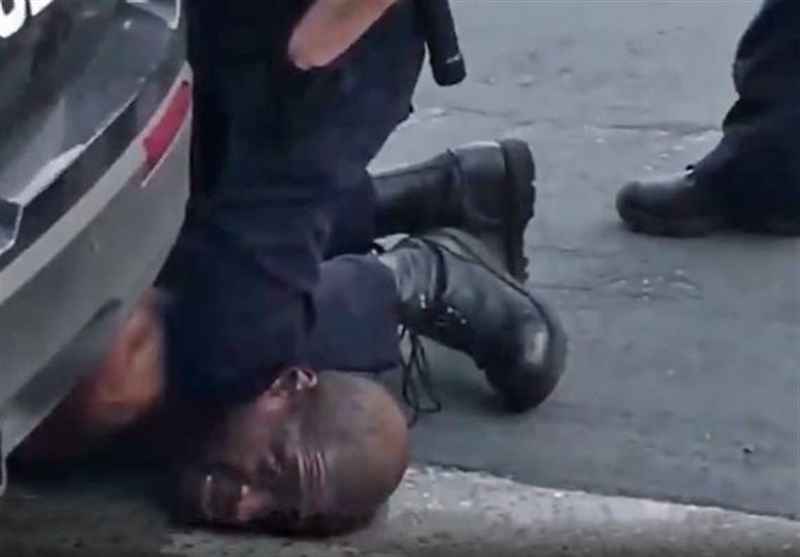 لحظه خفه شدن مرد سیاه پوست توسط پلیس آمریکا