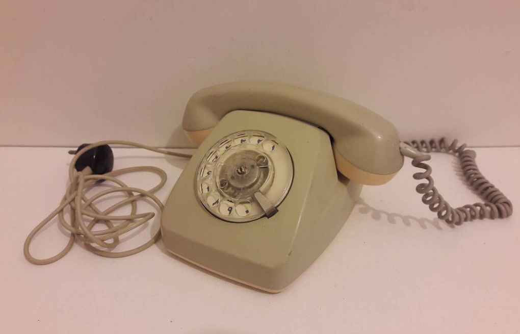 تلفن قدیمی تلفن ثابت عکس تلفن قدیمی و ساده